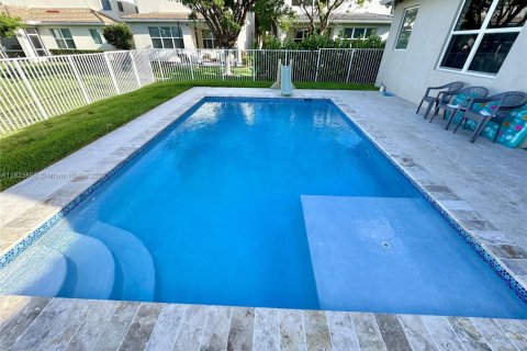 Casa en venta en Hollywood, Florida, 5 dormitorios, 232.35 m2 № 1788636 - foto 28