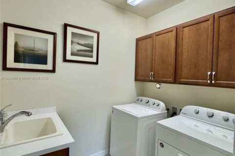 Casa en venta en Hollywood, Florida, 5 dormitorios, 232.35 m2 № 1788636 - foto 15