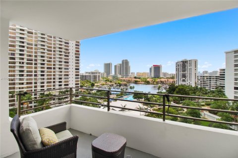 Condo in Hallandale Beach, Florida, 1 bedroom  № 1964314 - photo 14