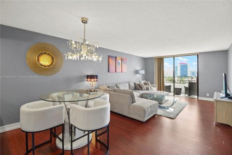 Condo in Hallandale Beach, Florida, 1 bedroom  № 1964314 - photo 11