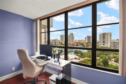 Condo in Hallandale Beach, Florida, 1 bedroom  № 1964314 - photo 16