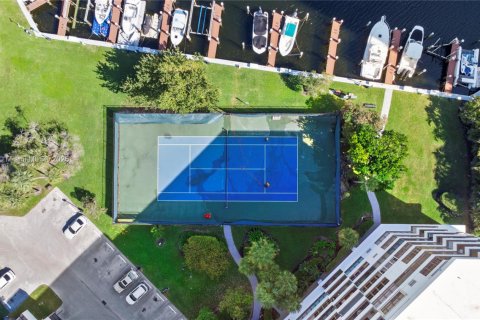 Condo in Hallandale Beach, Florida, 1 bedroom  № 1964314 - photo 27