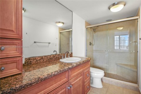 Condo in Hallandale Beach, Florida, 1 bedroom  № 1964314 - photo 17