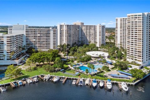 Condo in Hallandale Beach, Florida, 1 bedroom  № 1964314 - photo 2