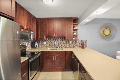 Condo in Hallandale Beach, Florida, 1 bedroom  № 1964314 - photo 7