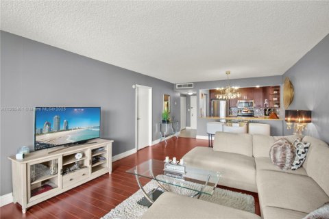 Condo in Hallandale Beach, Florida, 1 bedroom  № 1964314 - photo 12