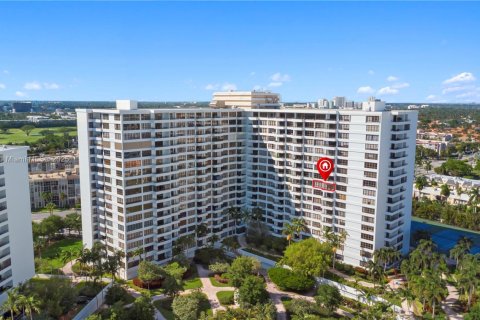 Condo in Hallandale Beach, Florida, 1 bedroom  № 1964314 - photo 3