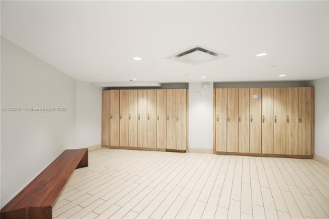 Condo in Hallandale Beach, Florida, 1 bedroom  № 1964314 - photo 25