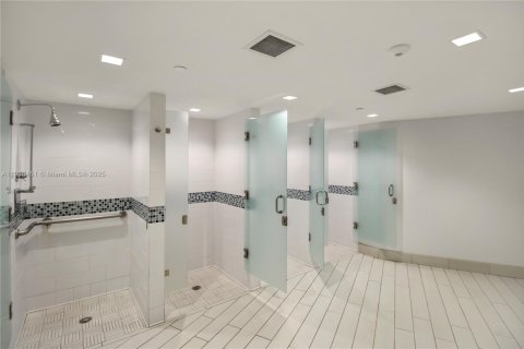 Condo in Hallandale Beach, Florida, 1 bedroom  № 1964314 - photo 26