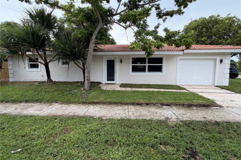 Villa ou maison à Pompano Beach, Floride 4 chambres, 104.52 m2 № 2286219