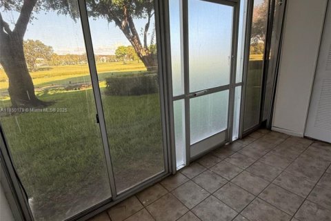 Condo in Pembroke Pines, Florida, 2 bedrooms  № 1857209 - photo 19