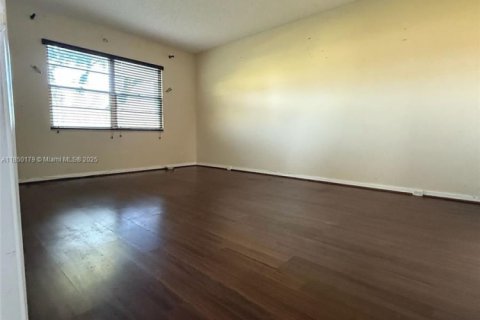 Condo in Pembroke Pines, Florida, 2 bedrooms  № 1857209 - photo 12