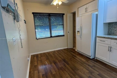Condo in Pembroke Pines, Florida, 2 bedrooms  № 1857209 - photo 5
