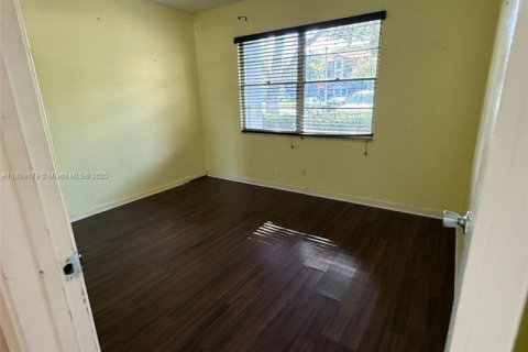 Condo in Pembroke Pines, Florida, 2 bedrooms  № 1857209 - photo 8