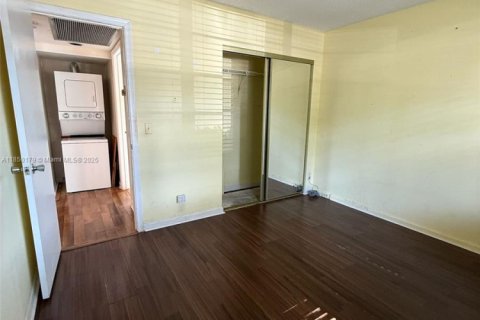Condo in Pembroke Pines, Florida, 2 bedrooms  № 1857209 - photo 9