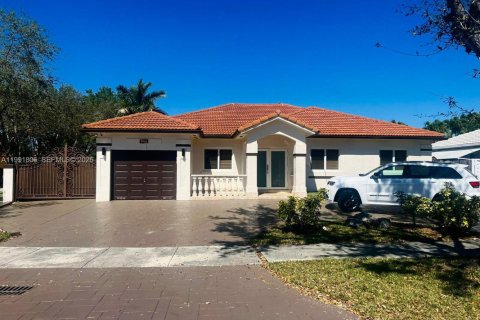 House in Hialeah, Florida 3 bedrooms, 175.49 sq.m. № 2053089