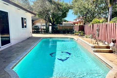 House in Hialeah, Florida 3 bedrooms, 175.49 sq.m. № 2053089 - photo 24