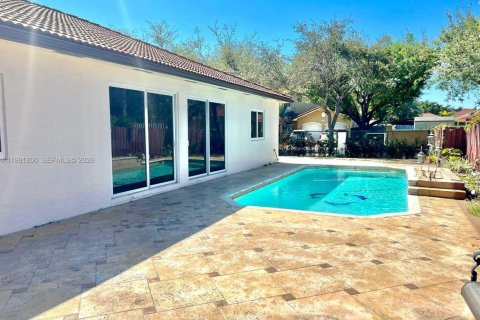 House in Hialeah, Florida 3 bedrooms, 175.49 sq.m. № 2053089 - photo 23