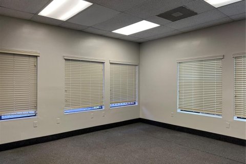 Immobilier commercial à louer à Altamonte Springs, Floride: 405.15 m2 № 2136117 - photo 3