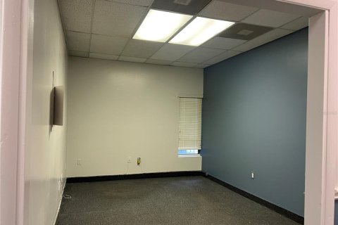 Immobilier commercial à louer à Altamonte Springs, Floride: 405.15 m2 № 2136117 - photo 4