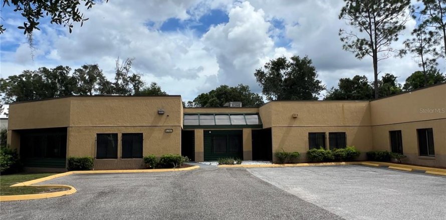 Immobilier commercial à Altamonte Springs, Floride 405.15 m2 № 2136117