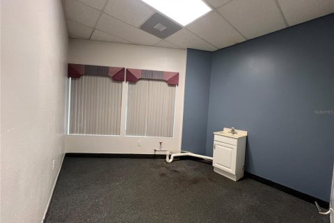Immobilier commercial à louer à Altamonte Springs, Floride: 405.15 m2 № 2136117 - photo 7