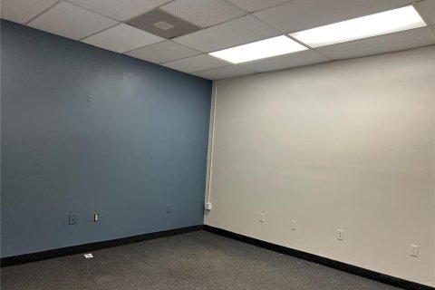 Immobilier commercial à louer à Altamonte Springs, Floride: 405.15 m2 № 2136117 - photo 9