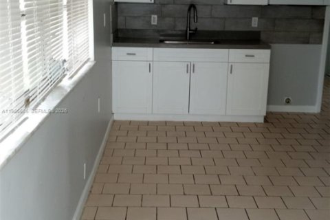 Apartamento en alquiler en Hollywood, Florida, 2 dormitorios, 127.28 m2 № 2081233 - foto 2
