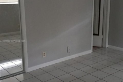 Apartamento en alquiler en Hollywood, Florida, 2 dormitorios, 127.28 m2 № 2081233 - foto 10