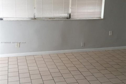 Apartamento en alquiler en Hollywood, Florida, 2 dormitorios, 127.28 m2 № 2081233 - foto 9
