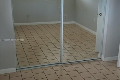 Apartamento en alquiler en Hollywood, Florida, 2 dormitorios, 127.28 m2 № 2081233 - foto 3