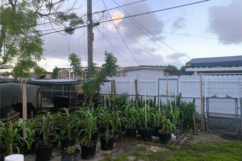 Immobilier commercial à vendre à Hialeah, Floride: 260.96 m2 № 1699700 - photo 21