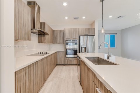 Townhouse in LANDMARK in Doral, Florida 3 bedrooms, 151.24 sq.m. № 2025439 - photo 3