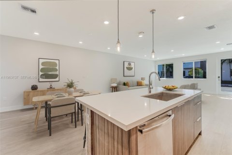Townhouse in LANDMARK in Doral, Florida 3 bedrooms, 151.24 sq.m. № 2025439 - photo 4
