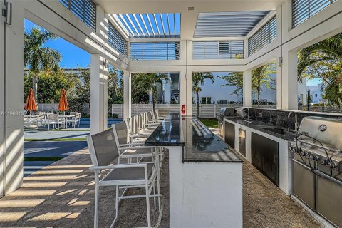 Townhouse in LANDMARK in Doral, Florida 3 bedrooms, 151.24 sq.m. № 2025439 - photo 28