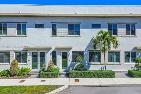 Townhouse in LANDMARK in Doral, Florida 3 bedrooms, 151.24 sq.m. № 2025439 - photo 20