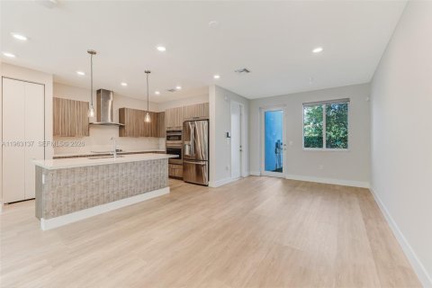 Townhouse in LANDMARK in Doral, Florida 3 bedrooms, 151.24 sq.m. № 2025439 - photo 6