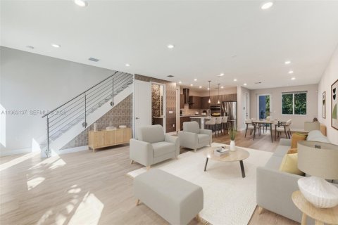 Townhouse in LANDMARK in Doral, Florida 3 bedrooms, 151.24 sq.m. № 2025439 - photo 2