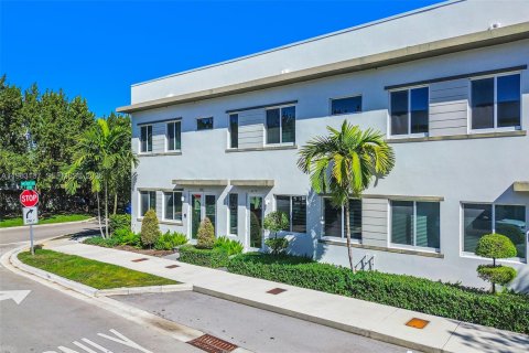 Townhouse in LANDMARK in Doral, Florida 3 bedrooms, 151.24 sq.m. № 2025439 - photo 21