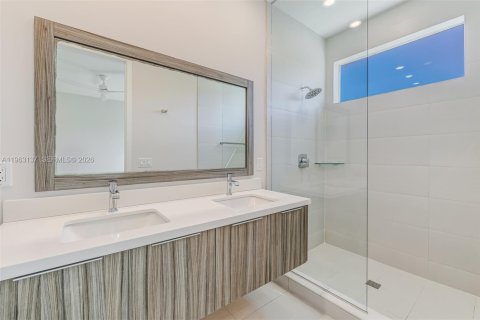 Townhouse in LANDMARK in Doral, Florida 3 bedrooms, 151.24 sq.m. № 2025439 - photo 12