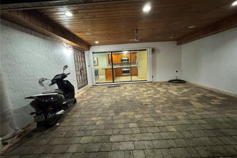 Townhouse in Miami, Florida 3 bedrooms, 107.4 sq.m. № 1946166 - photo 28
