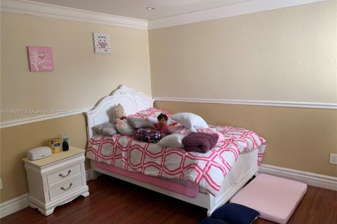 Townhouse in Miami, Florida 3 bedrooms, 107.4 sq.m. № 1946166 - photo 30