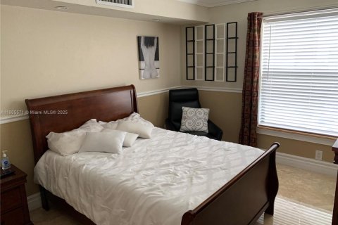 Townhouse in Miami, Florida 3 bedrooms, 107.4 sq.m. № 1946166 - photo 10