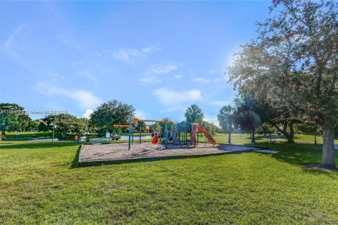Townhouse in Miami, Florida 3 bedrooms, 107.4 sq.m. № 1946166 - photo 25