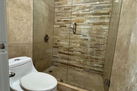 Townhouse in Miami, Florida 3 bedrooms, 107.4 sq.m. № 1946166 - photo 17
