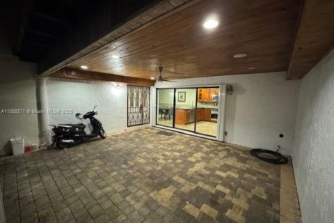 Townhouse in Miami, Florida 3 bedrooms, 107.4 sq.m. № 1946166 - photo 27