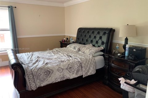 Townhouse in Miami, Florida 3 bedrooms, 107.4 sq.m. № 1946166 - photo 19