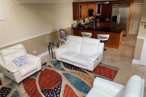 Townhouse in Miami, Florida 3 bedrooms, 107.4 sq.m. № 1946166 - photo 5