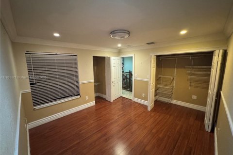 Townhouse in Miami, Florida 3 bedrooms, 107.4 sq.m. № 1946166 - photo 18