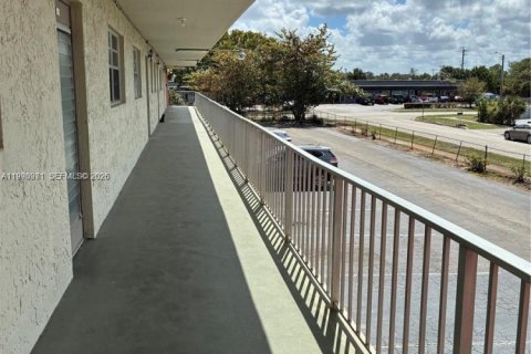 Copropriété à vendre à Margate, Floride: 2 chambres, 89.19 m2 № 2058546 - photo 11